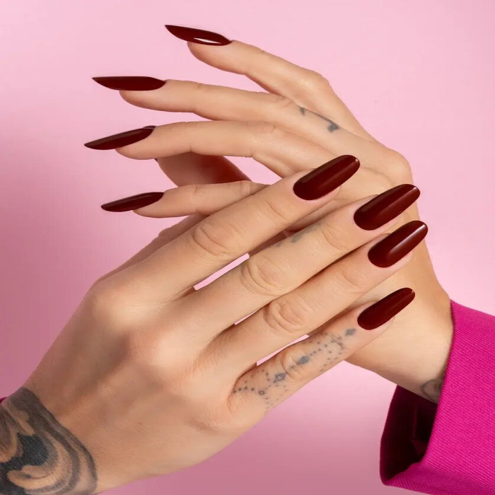 Cherry Mocha è il colore unghie autunno 2024